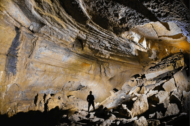 Swirl Chamber, Cueva Vallina, Arredondo by Sam Davis Photographer (2)