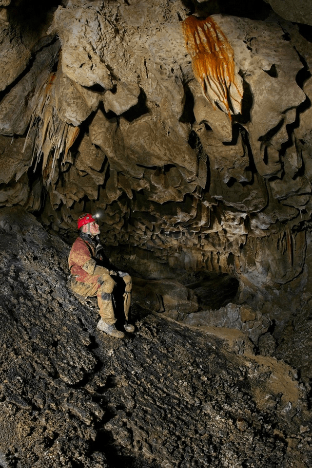 Anastomosis Chamber Cueva-Cubío de la Reñada, Sistema de Vega Sur by Sam Davis Photographer
