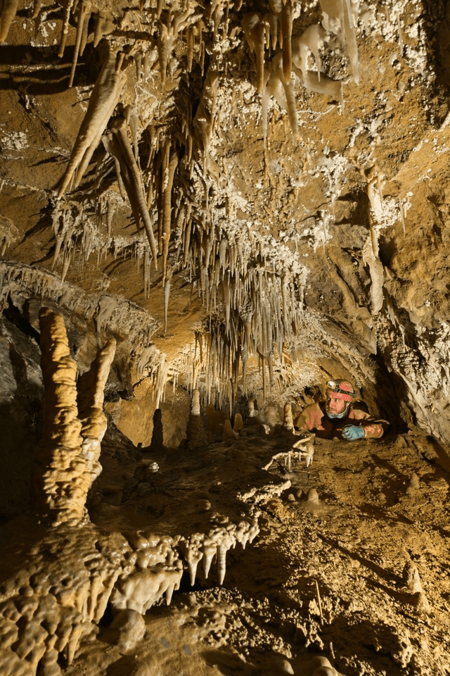 Macehead Passage,Trident Series, Cueva Hoyuca, Sistema de Cuatro Valles by Sam Davis Photographer