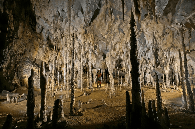 Sala de los Fantasmas (Room of the Ghosts) down Cueva Coventosa, Cantabria, Spain, by Sam Davis Photographer (1)