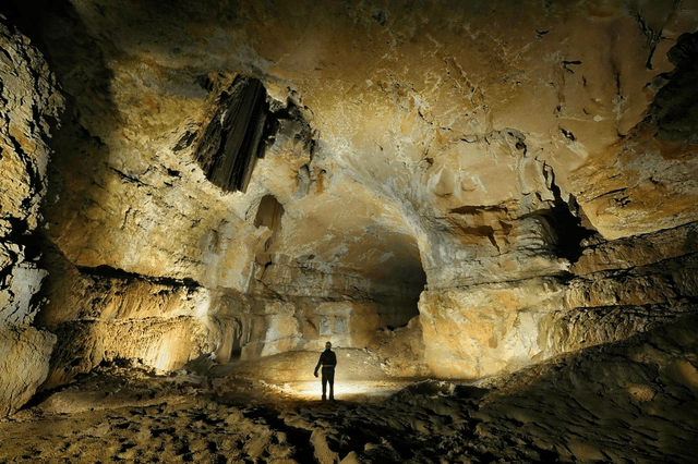 Cueva de Coquisera entrance passage, by Sam Davis Photographer (2)