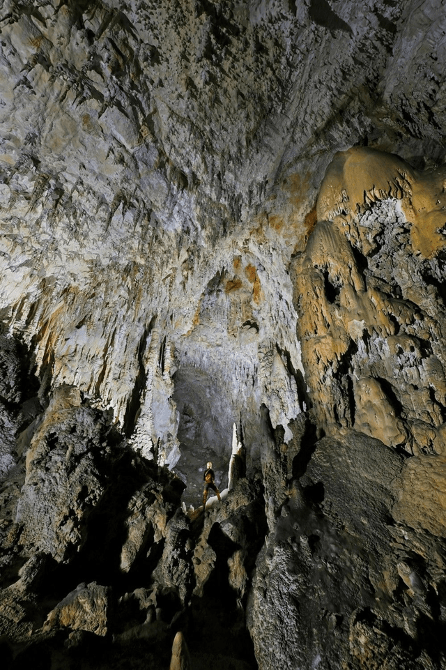 Sala de los Fantasmas (Room of the Ghosts) down Cueva Coventosa, Cantabria, Spain, by Sam Davis Photographer (2)